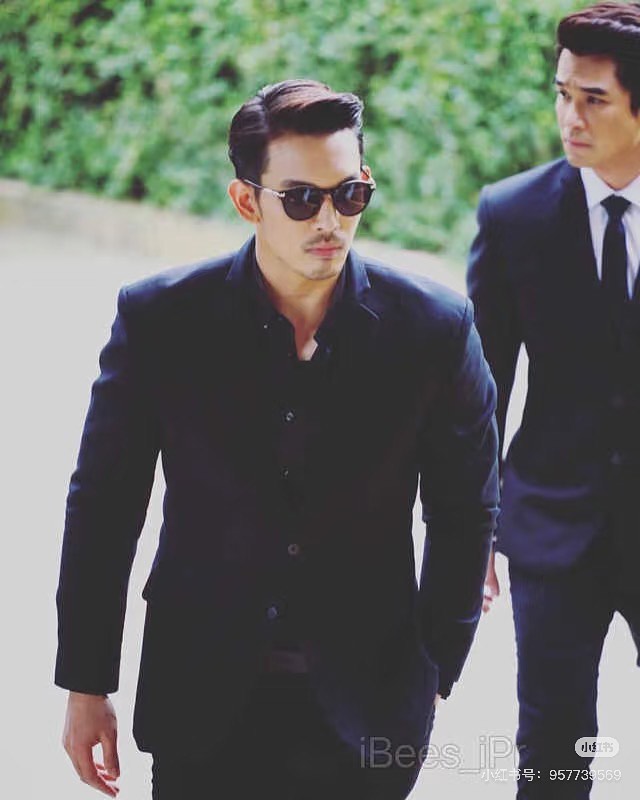 อั้ม - อธิชาติ ชุมนานนท์