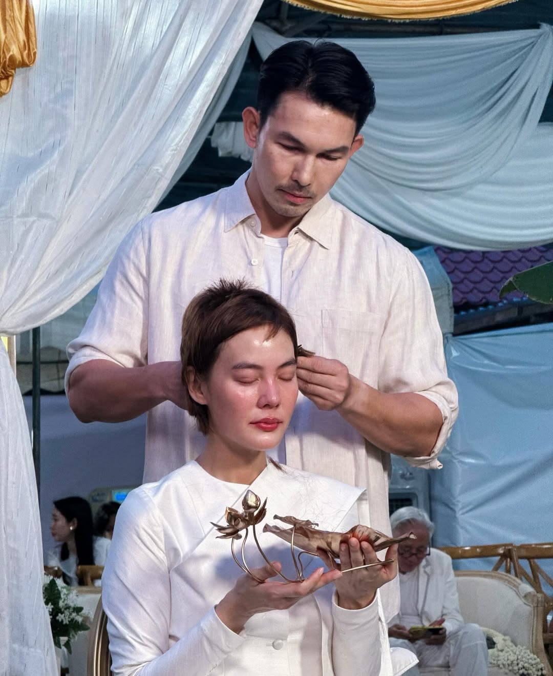 อั้ม - อธิชาติ ชุมนานนท์