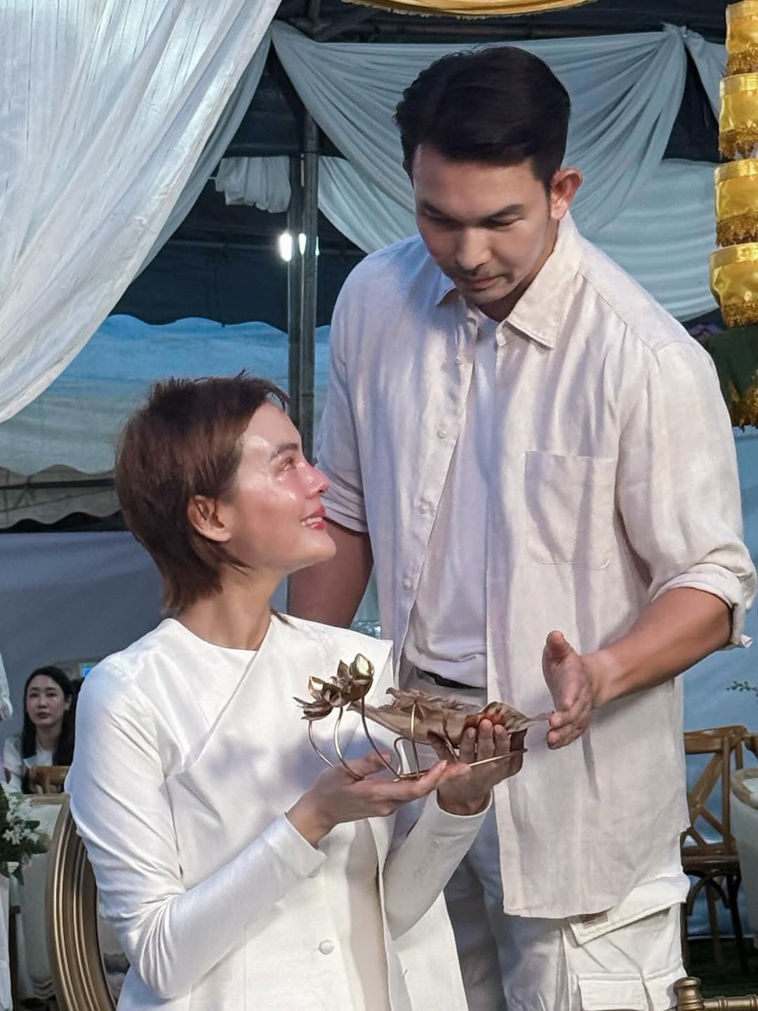 อั้ม - อธิชาติ ชุมนานนท์