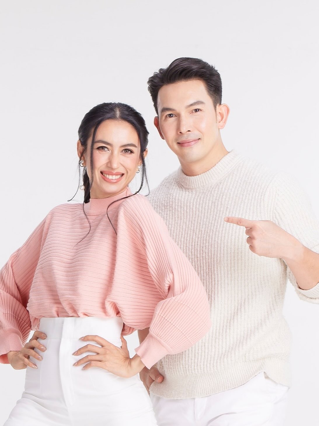 อั้ม - อธิชาติ ชุมนานนท์