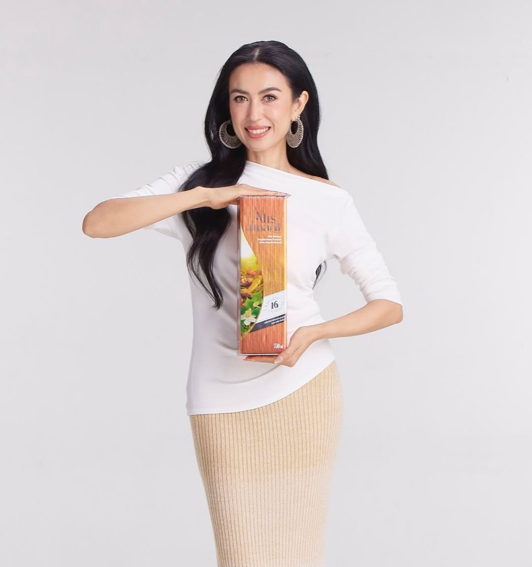 อั้ม - อธิชาติ ชุมนานนท์