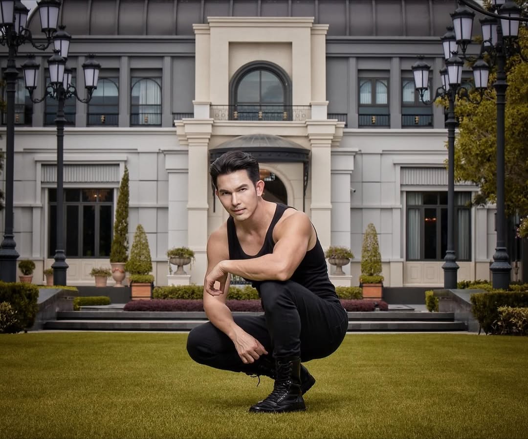 อั้ม - อธิชาติ ชุมนานนท์