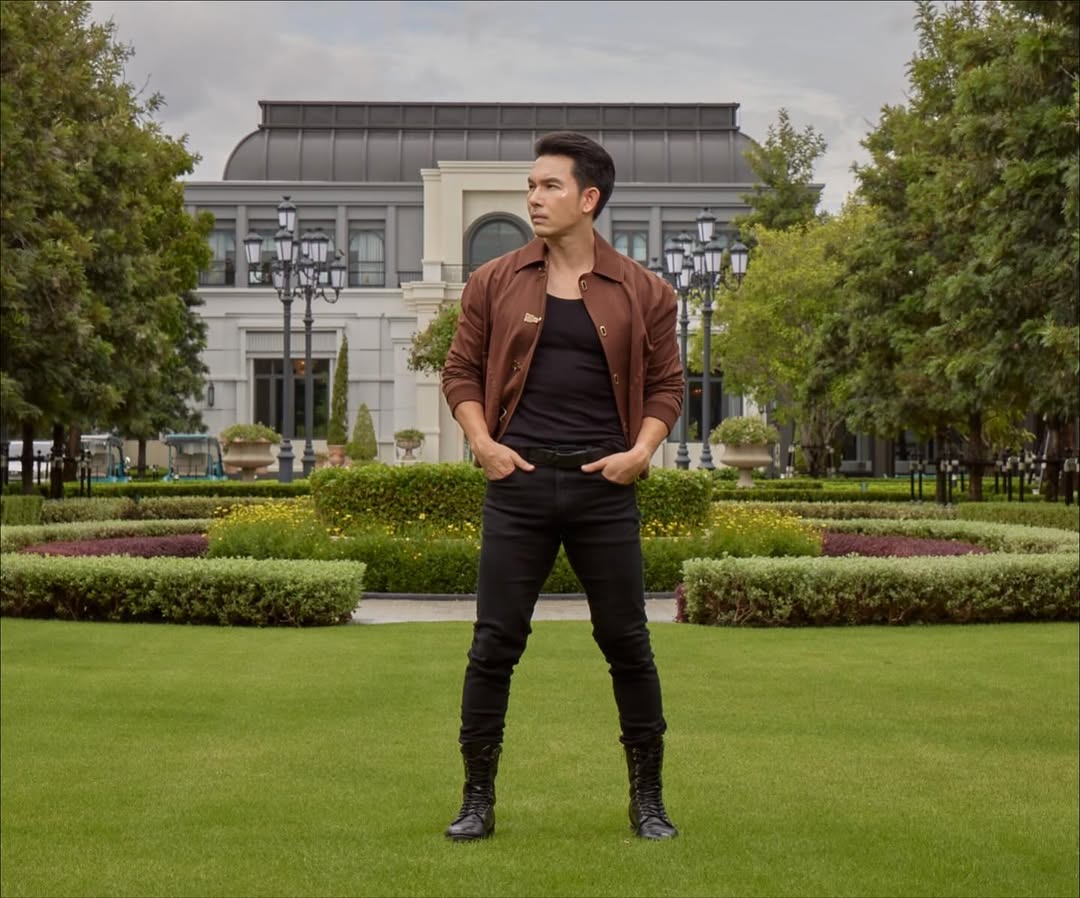 อั้ม - อธิชาติ ชุมนานนท์