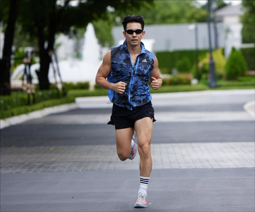 อั้ม - อธิชาติ ชุมนานนท์