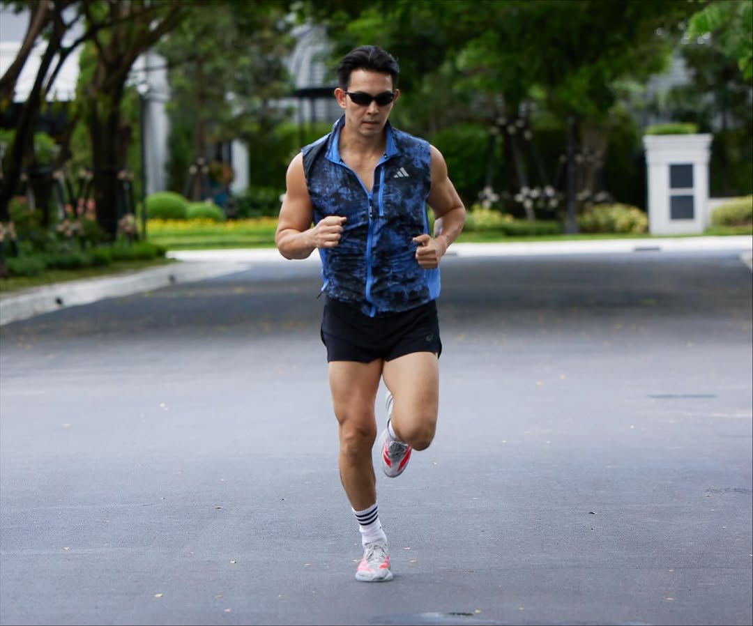 อั้ม - อธิชาติ ชุมนานนท์