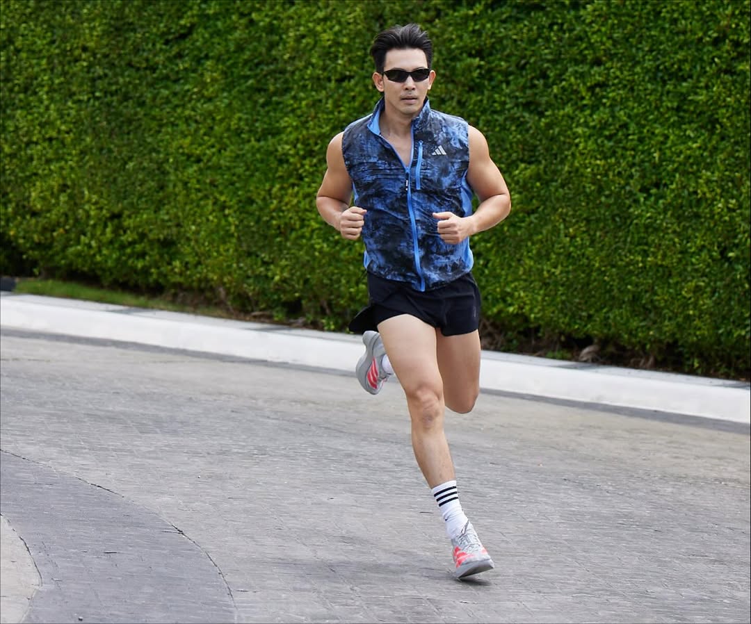 อั้ม - อธิชาติ ชุมนานนท์