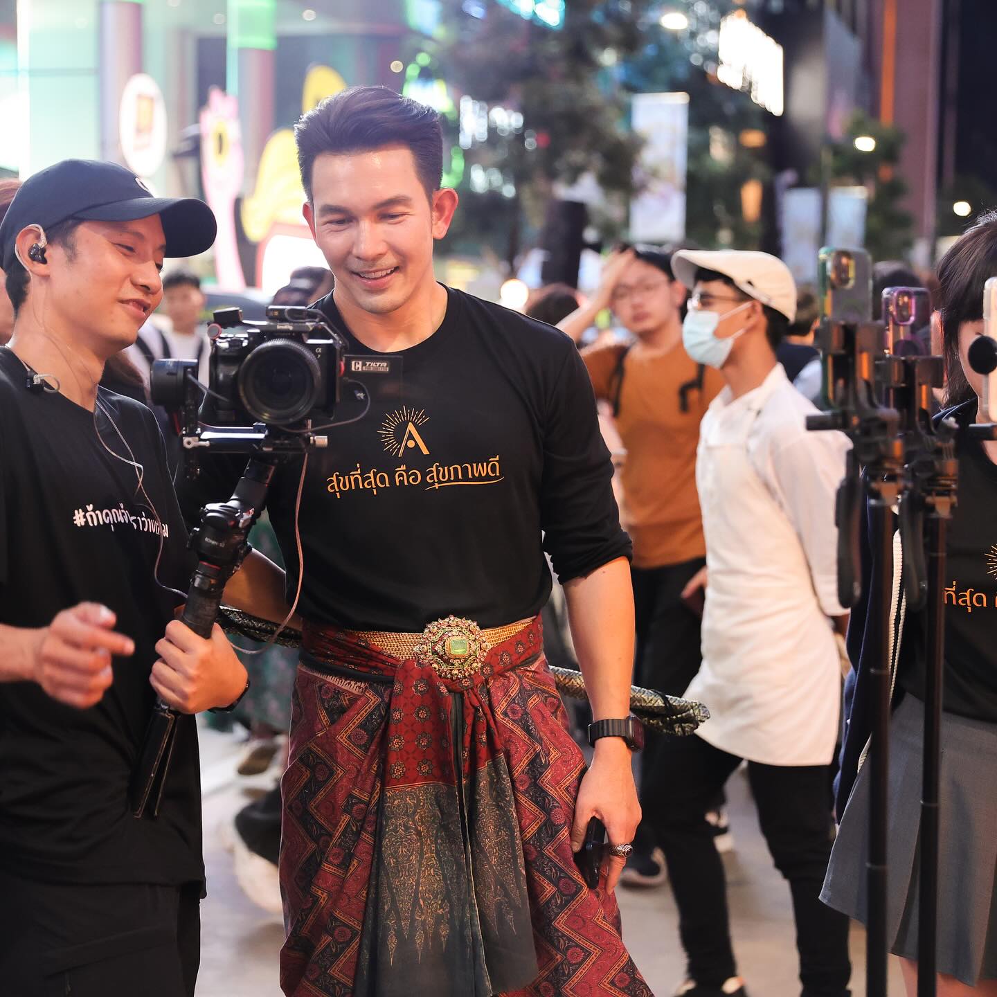 อั้ม - อธิชาติ ชุมนานนท์