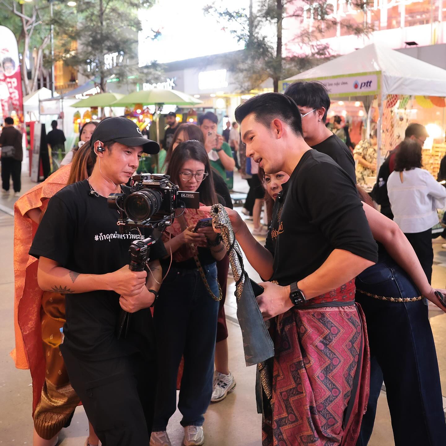 อั้ม - อธิชาติ ชุมนานนท์