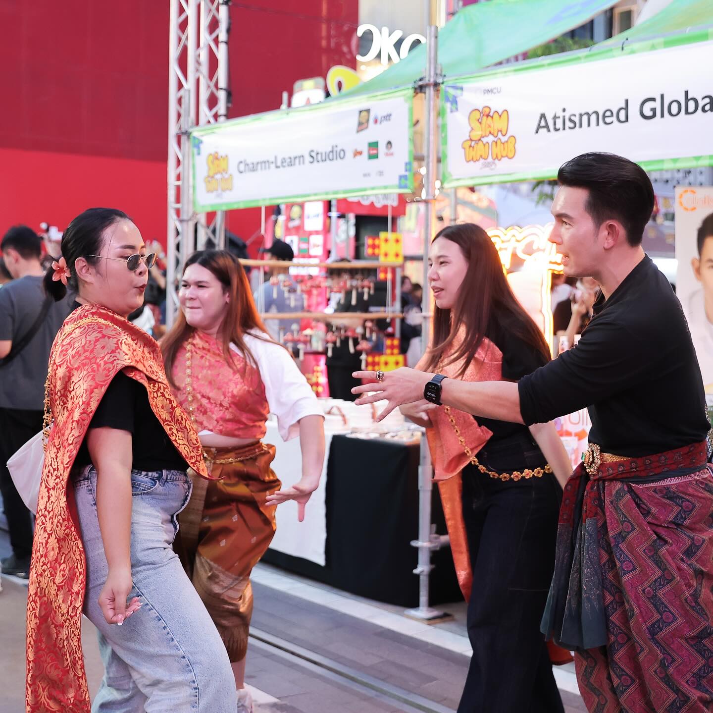 อั้ม - อธิชาติ ชุมนานนท์