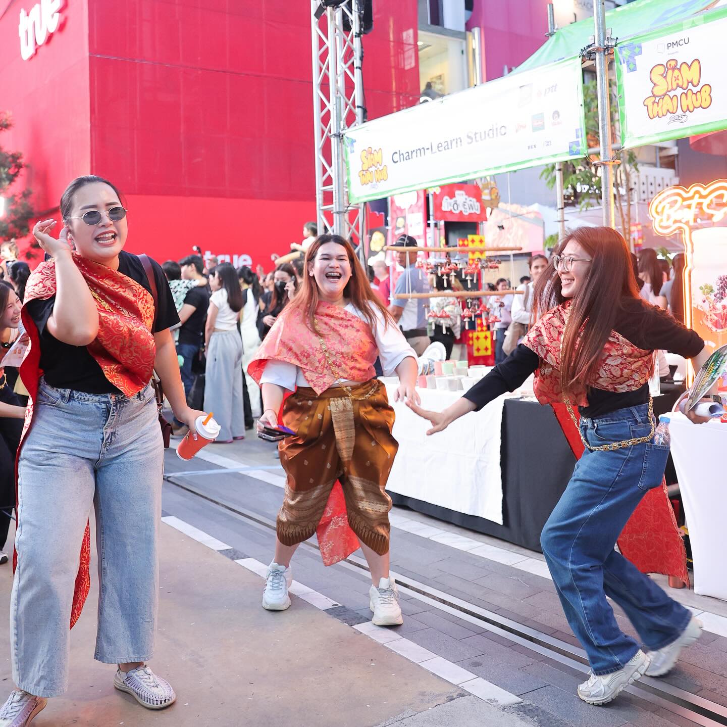 อั้ม - อธิชาติ ชุมนานนท์