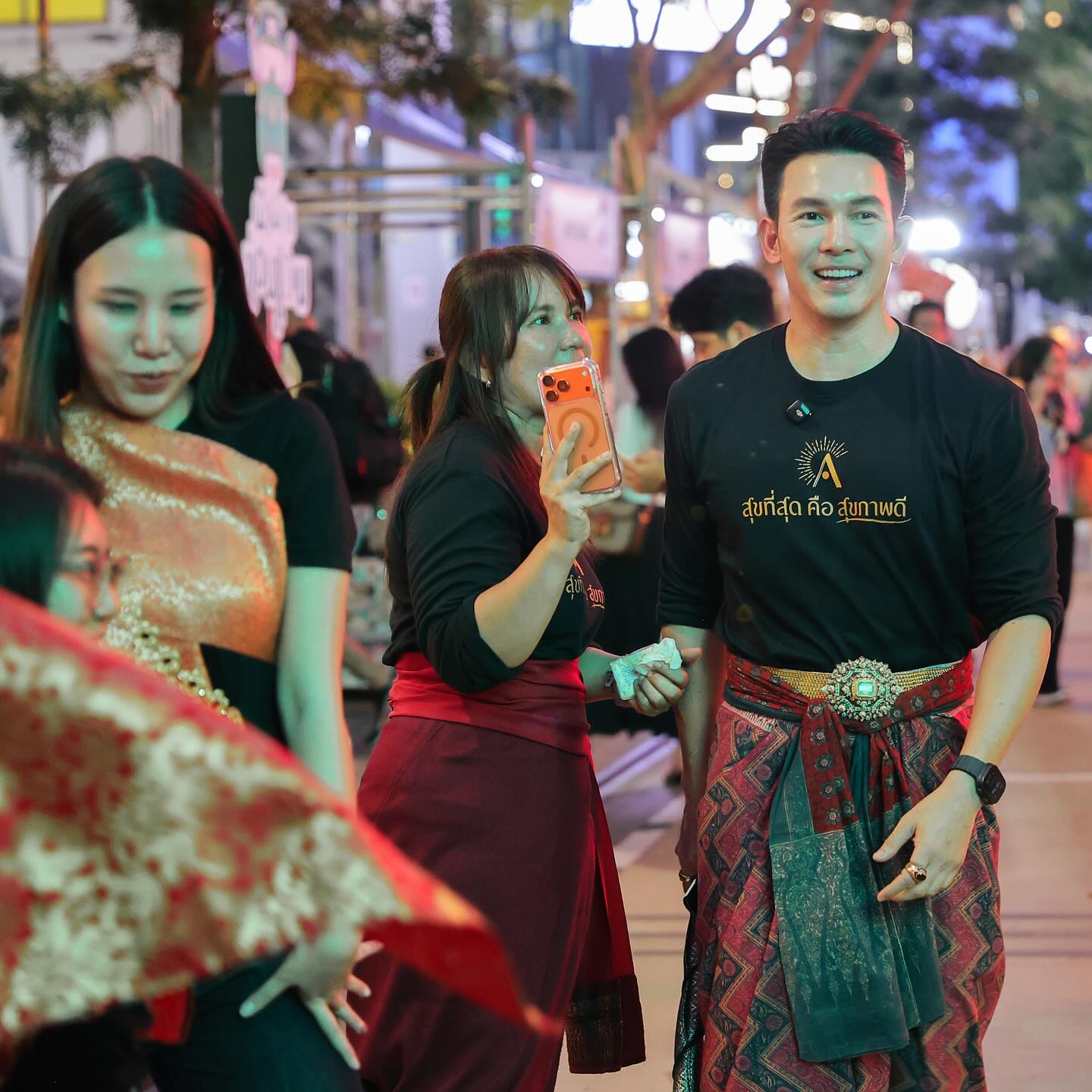 อั้ม - อธิชาติ ชุมนานนท์