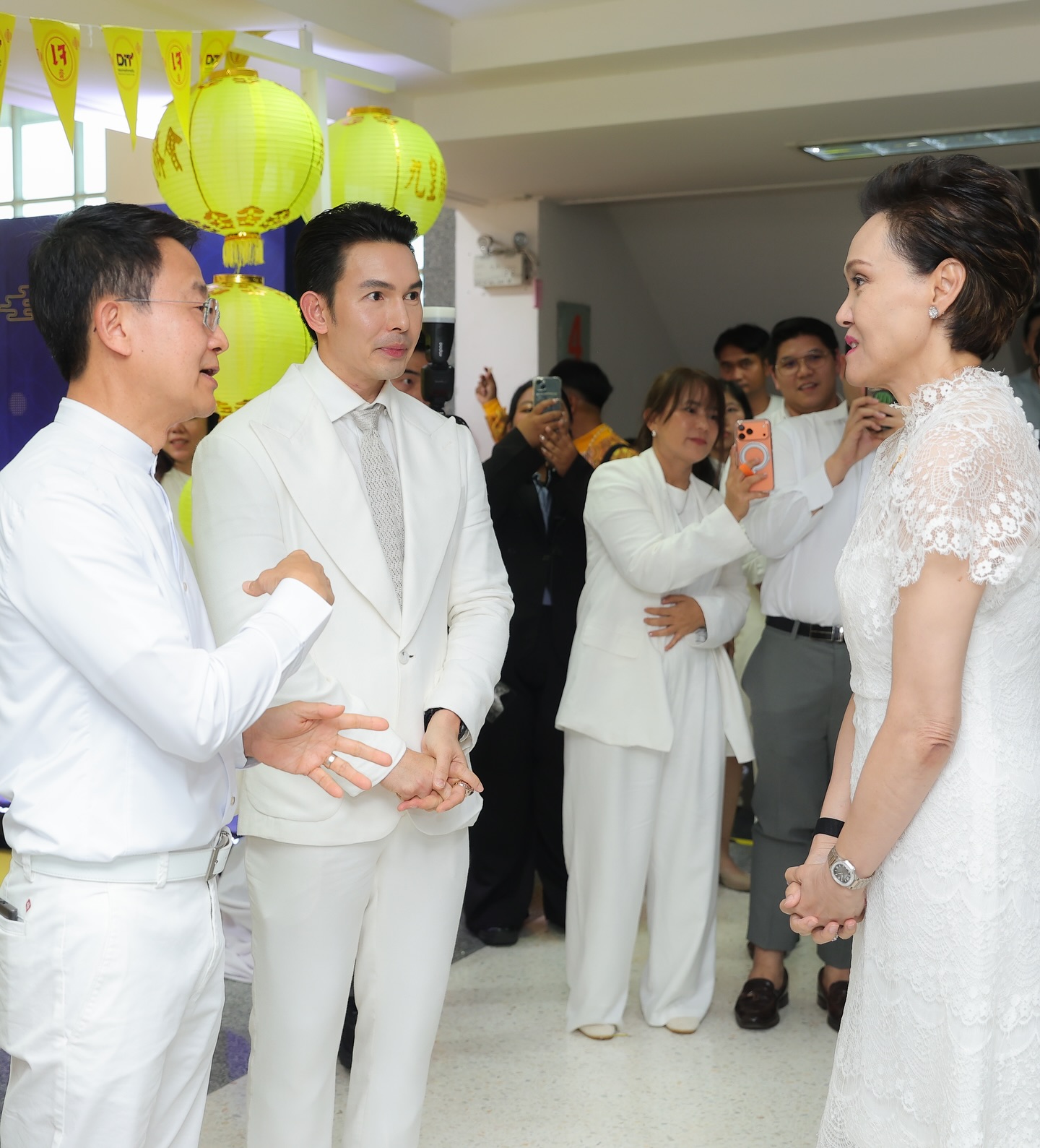 อั้ม - อธิชาติ ชุมนานนท์