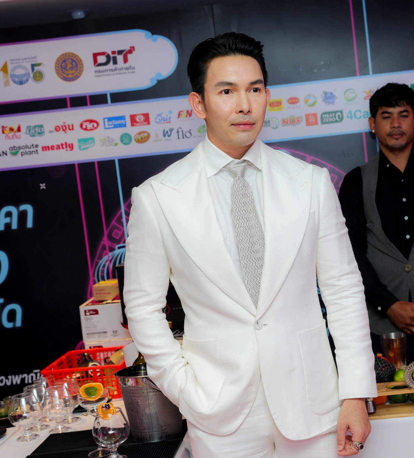 อั้ม - อธิชาติ ชุมนานนท์