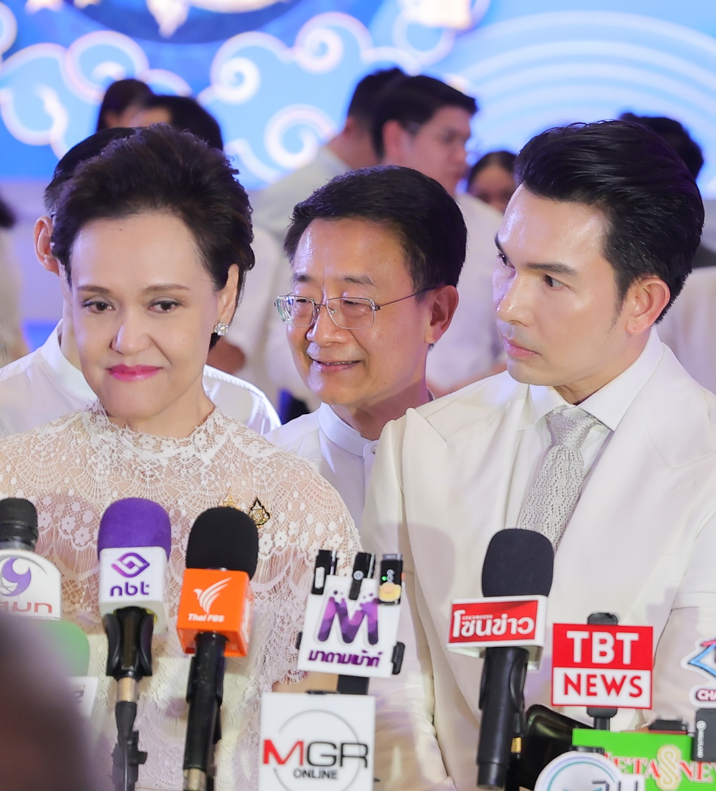อั้ม - อธิชาติ ชุมนานนท์