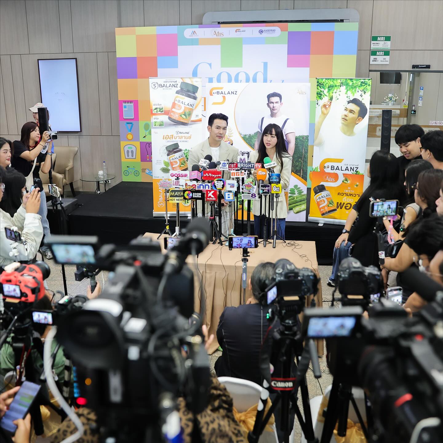 อั้ม - อธิชาติ ชุมนานนท์