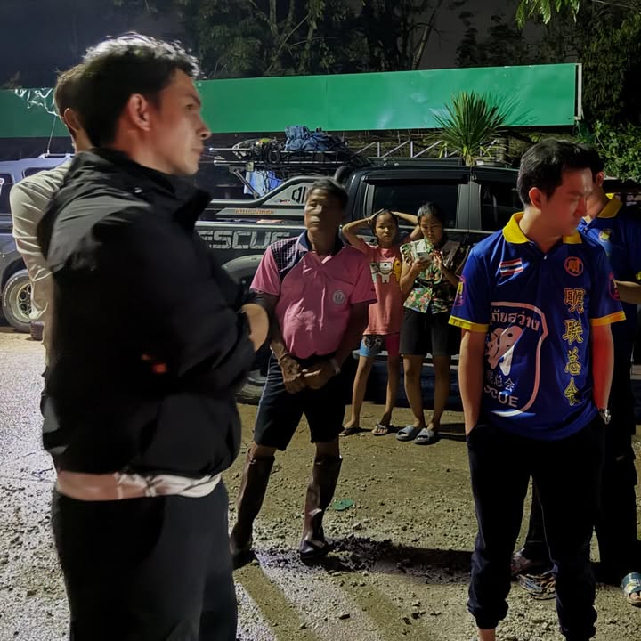 อั้ม - อธิชาติ ชุมนานนท์