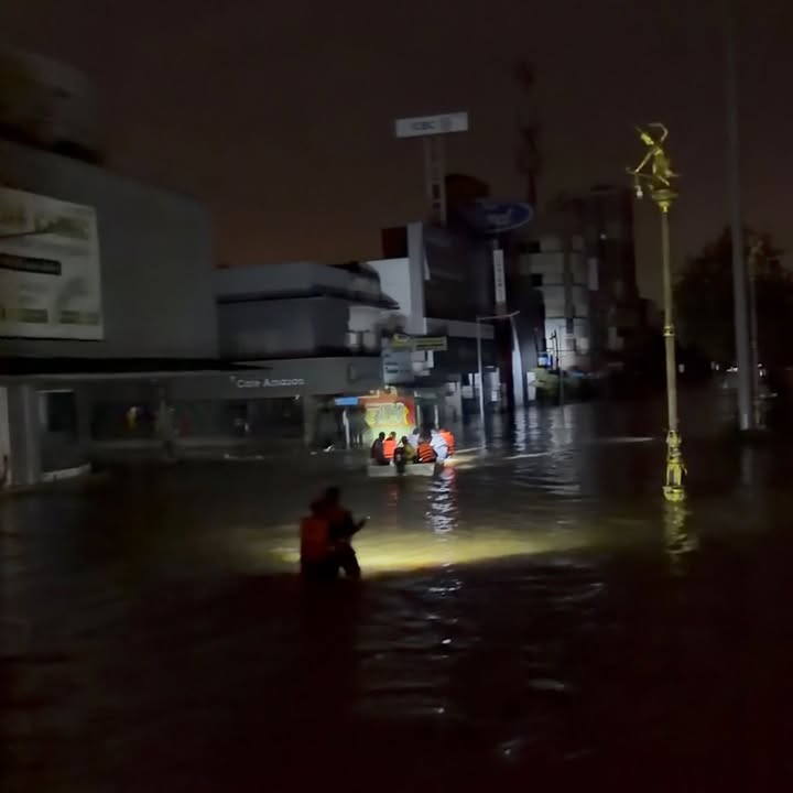 อั้ม - อธิชาติ ชุมนานนท์