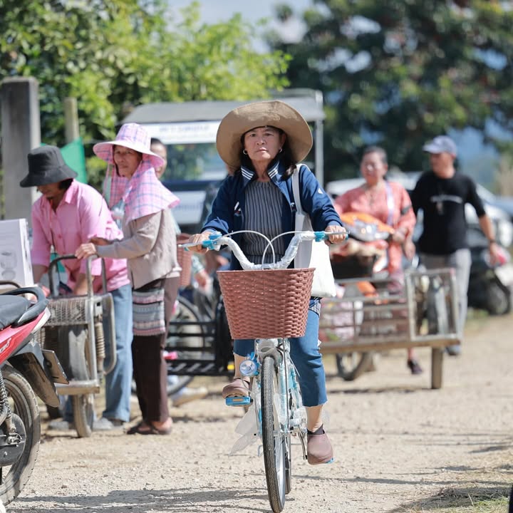 อั้ม - อธิชาติ ชุมนานนท์