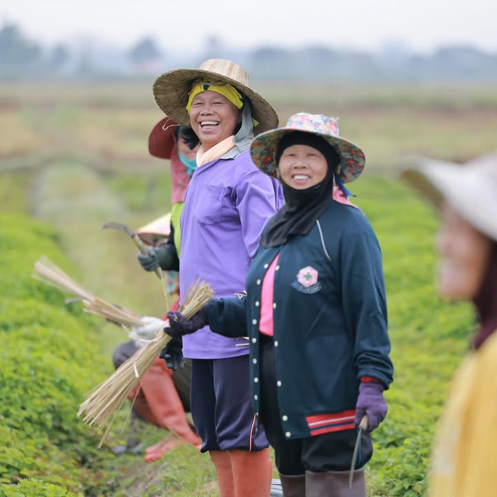 อั้ม - อธิชาติ ชุมนานนท์