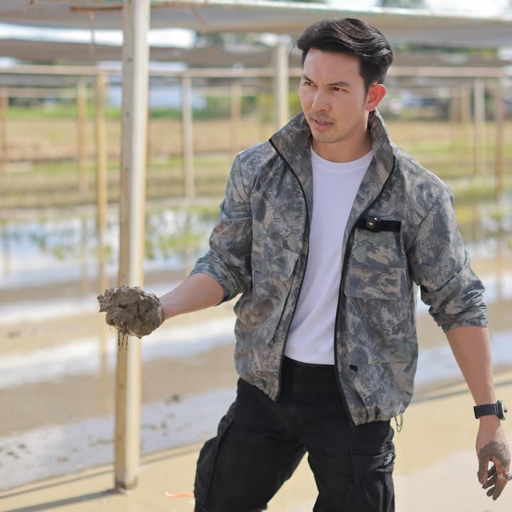 อั้ม - อธิชาติ ชุมนานนท์