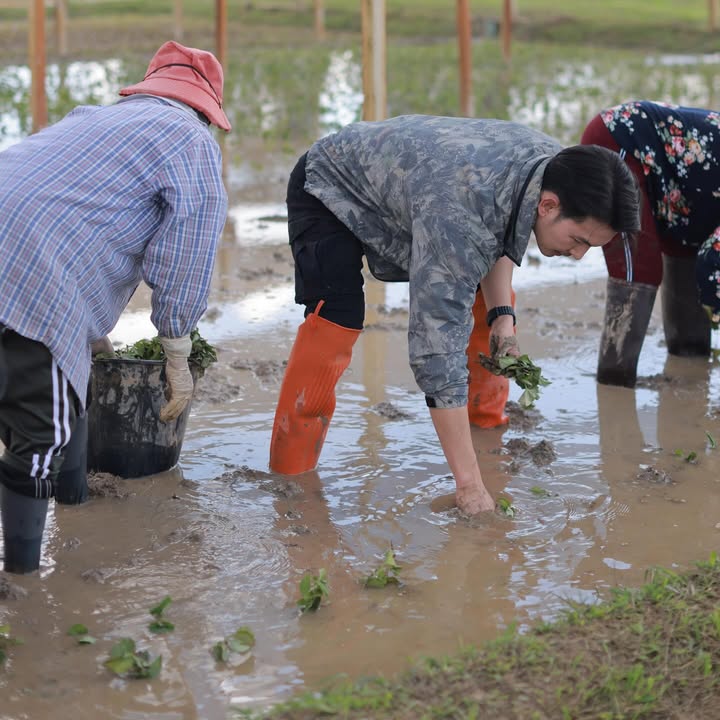 อั้ม - อธิชาติ ชุมนานนท์