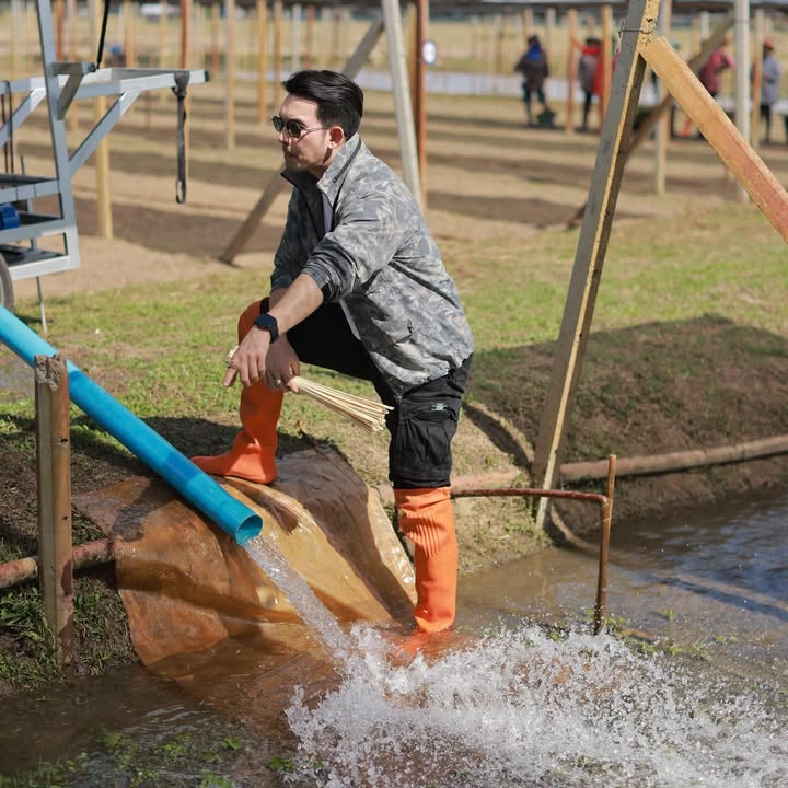 อั้ม - อธิชาติ ชุมนานนท์