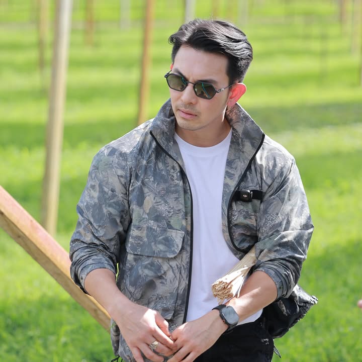 อั้ม - อธิชาติ ชุมนานนท์