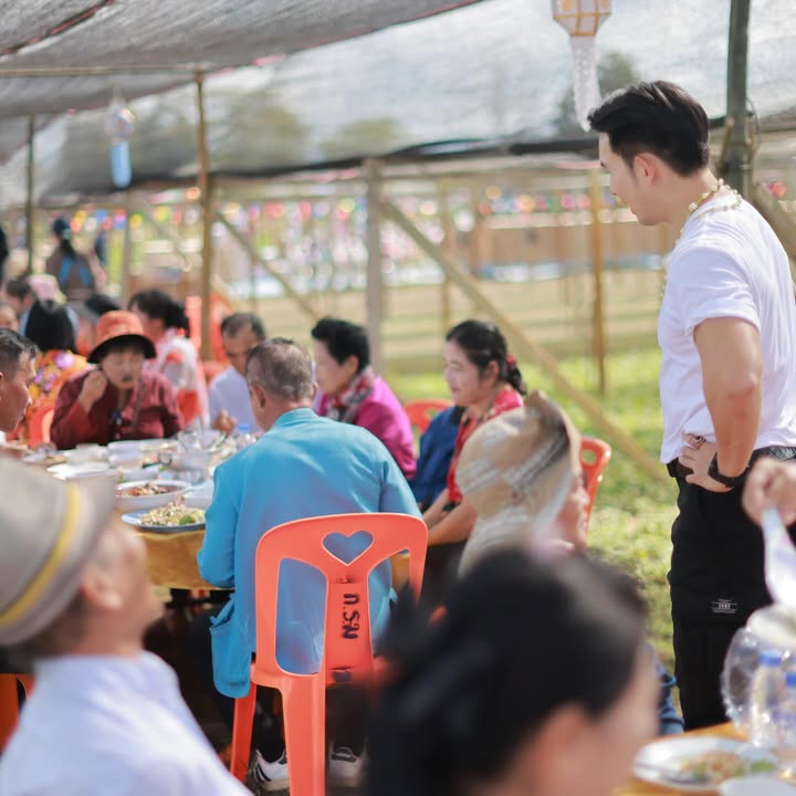 อั้ม - อธิชาติ ชุมนานนท์