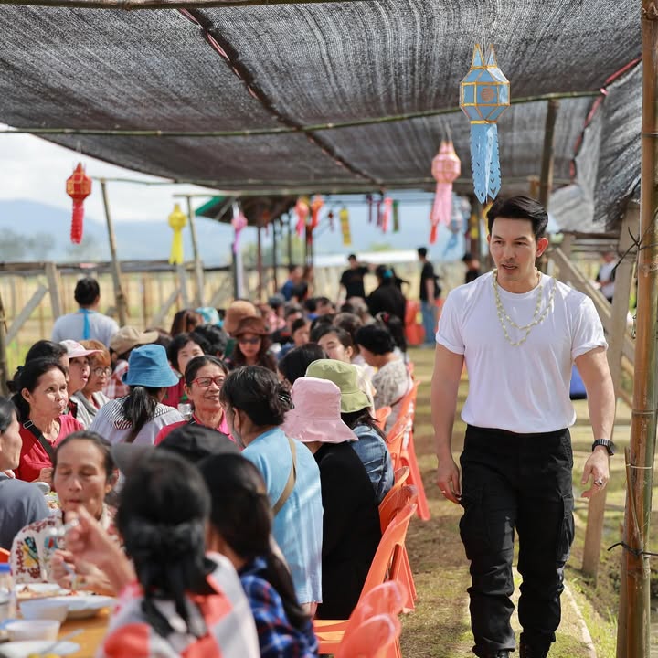 อั้ม - อธิชาติ ชุมนานนท์