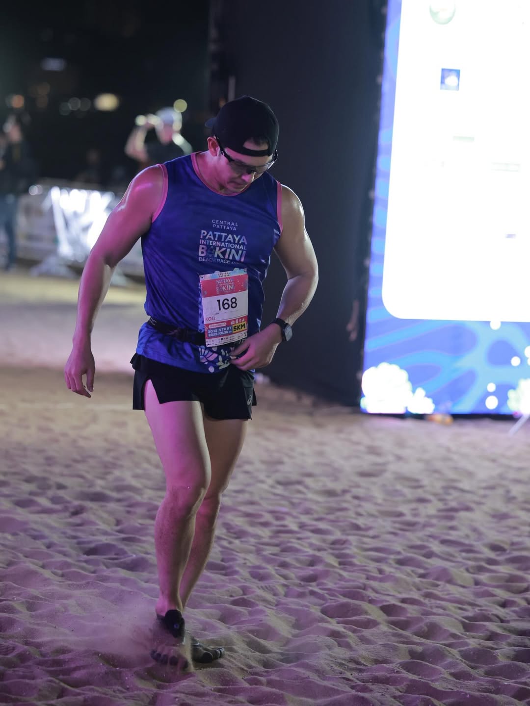 อั้ม - อธิชาติ ชุมนานนท์