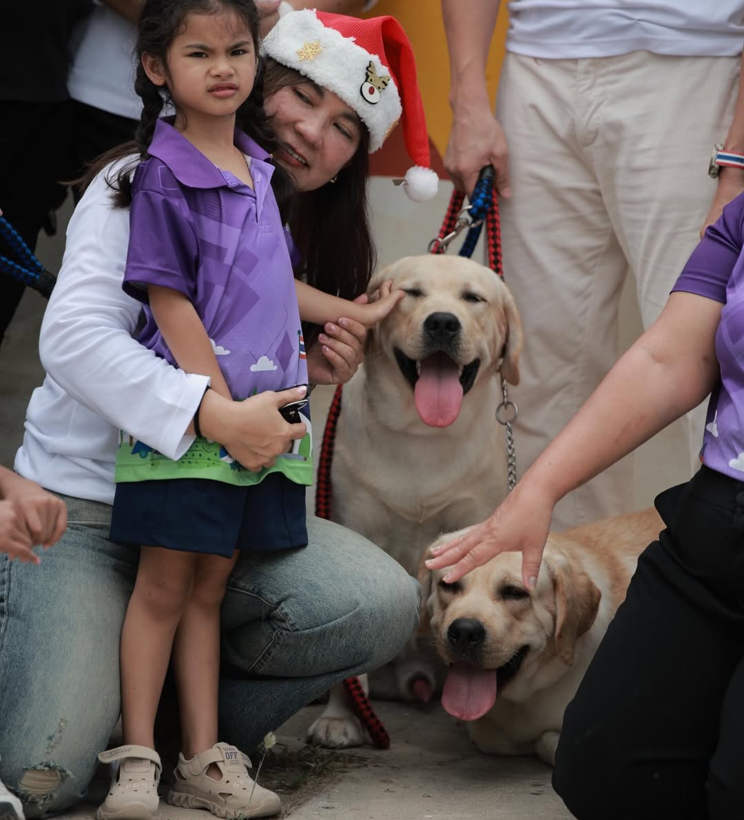 อั้ม - อธิชาติ ชุมนานนท์