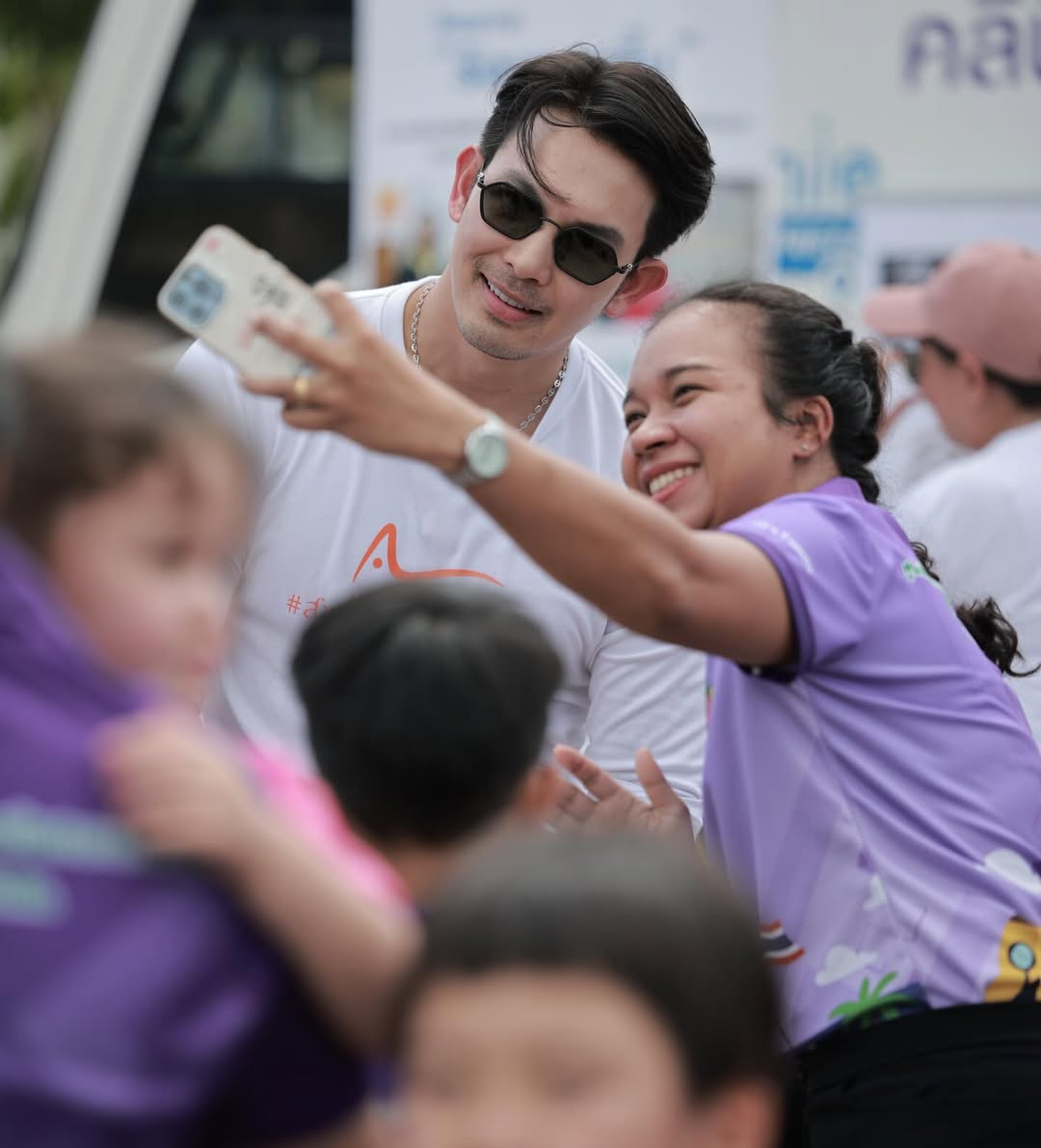 อั้ม - อธิชาติ ชุมนานนท์