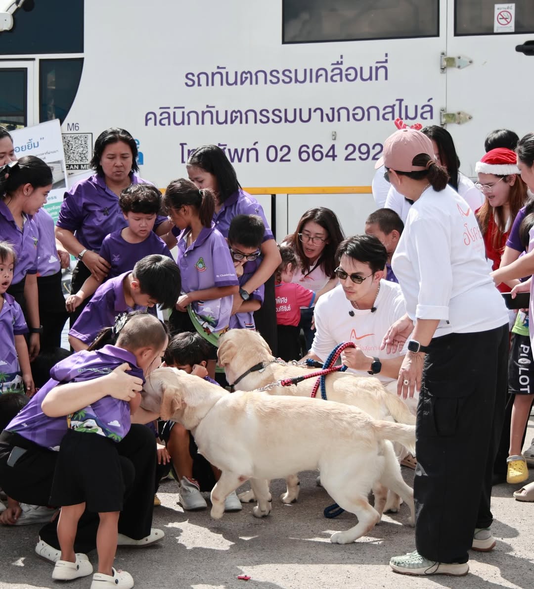 อั้ม - อธิชาติ ชุมนานนท์