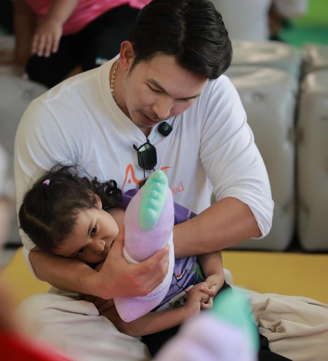 อั้ม - อธิชาติ ชุมนานนท์