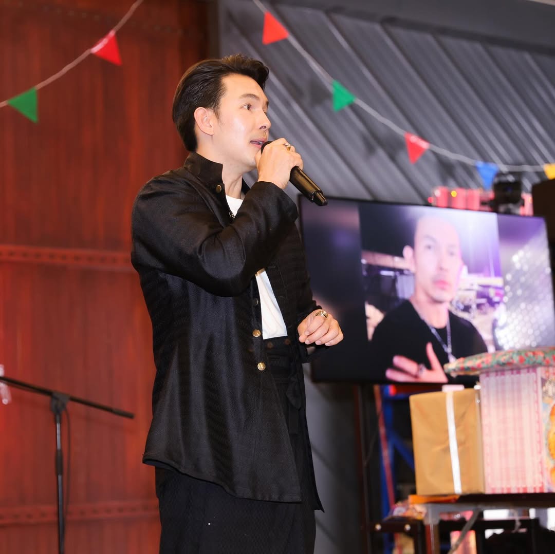 อั้ม - อธิชาติ ชุมนานนท์