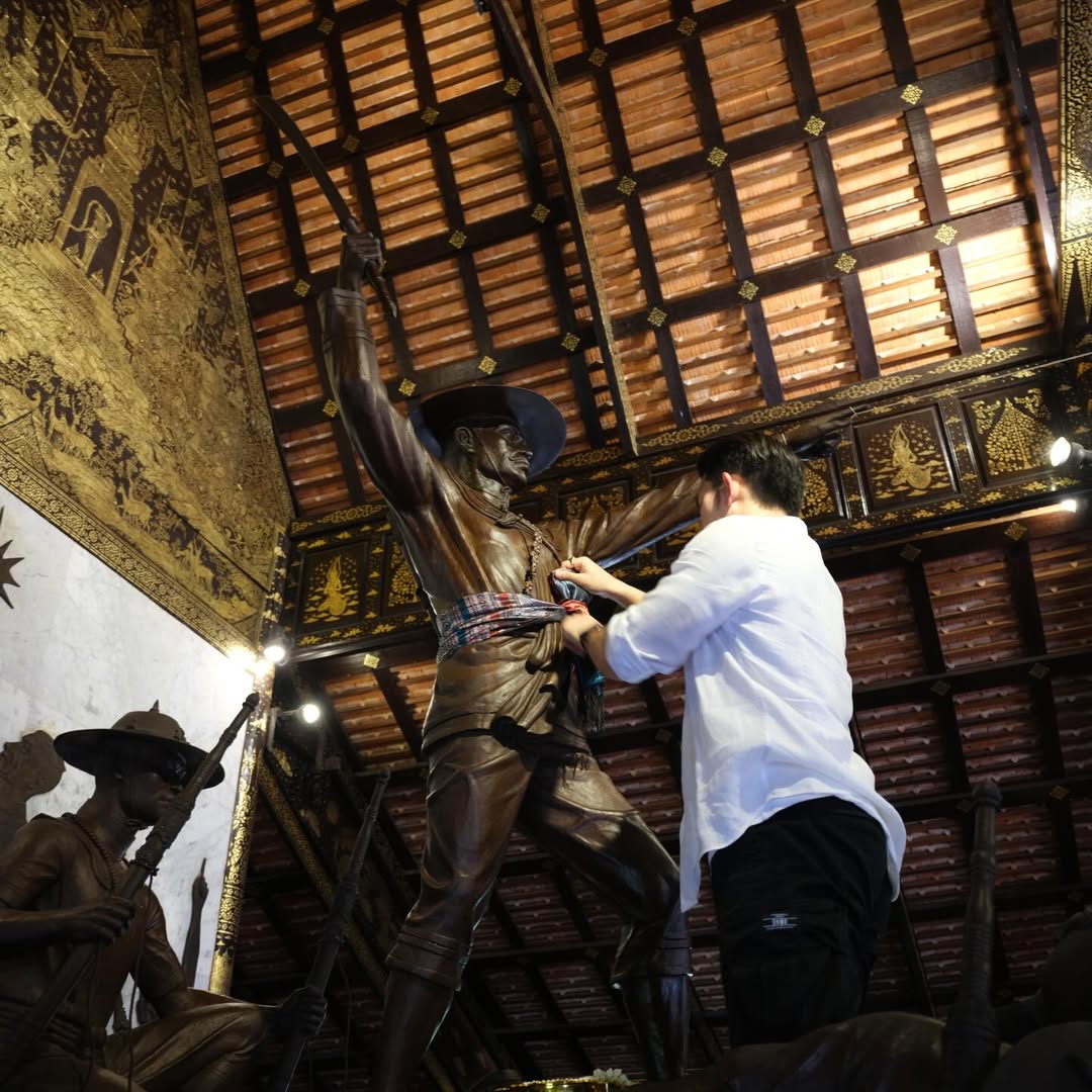 อั้ม - อธิชาติ ชุมนานนท์