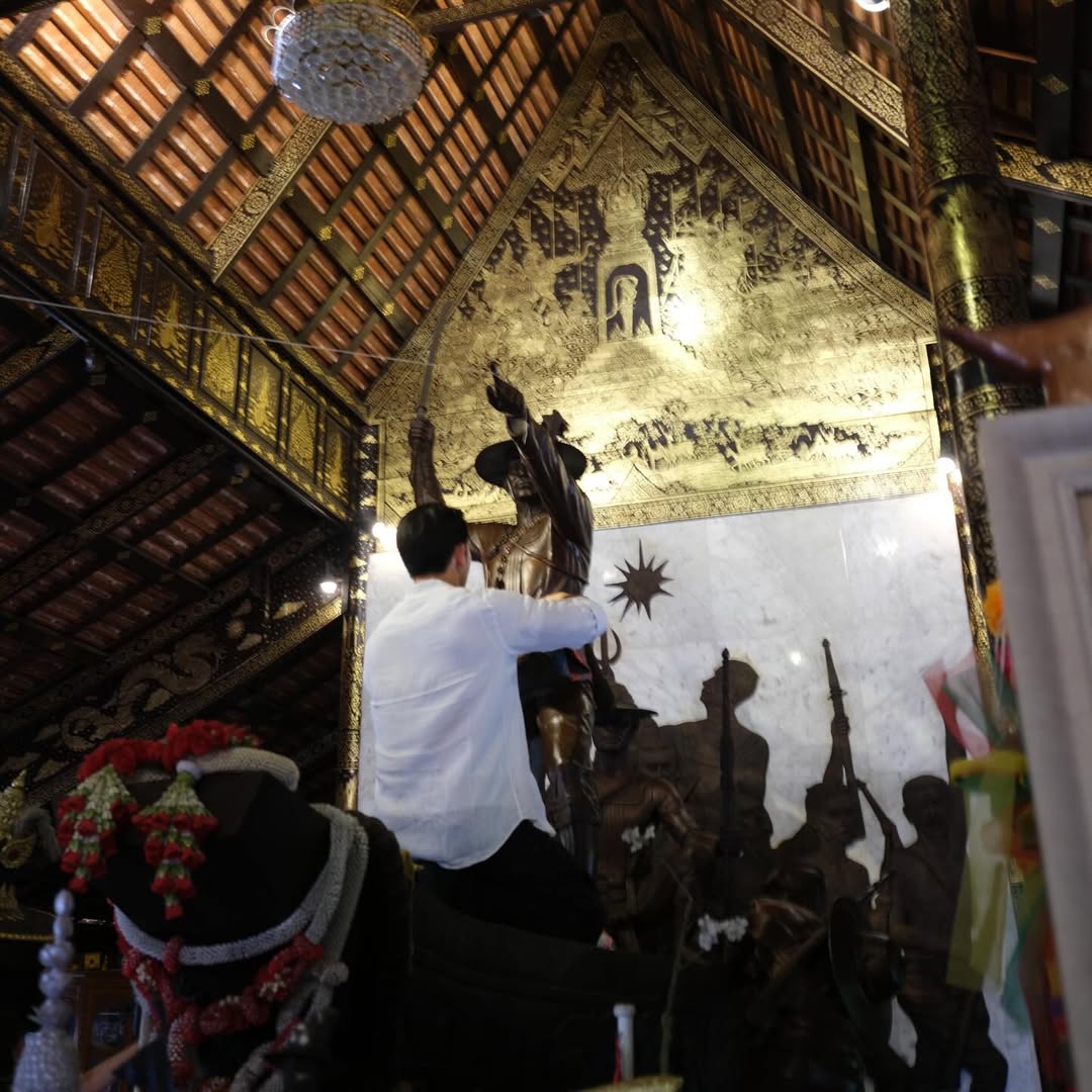 อั้ม - อธิชาติ ชุมนานนท์