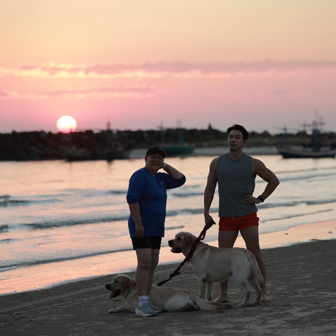 อั้ม - อธิชาติ ชุมนานนท์