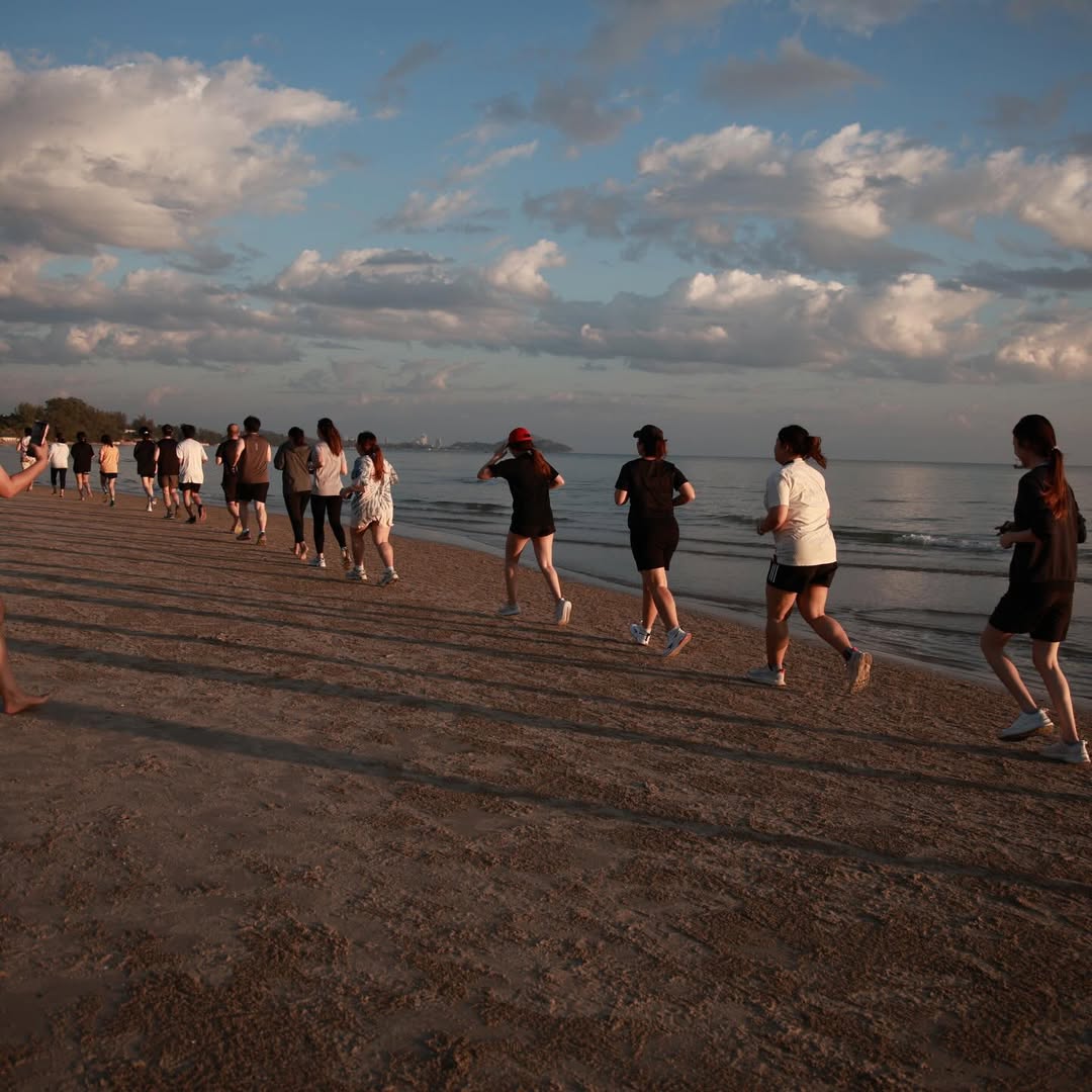 อั้ม - อธิชาติ ชุมนานนท์