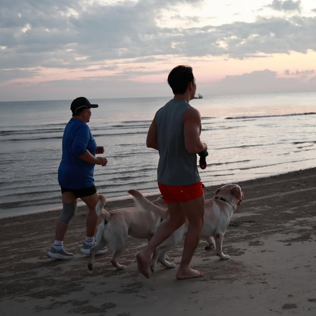 อั้ม - อธิชาติ ชุมนานนท์