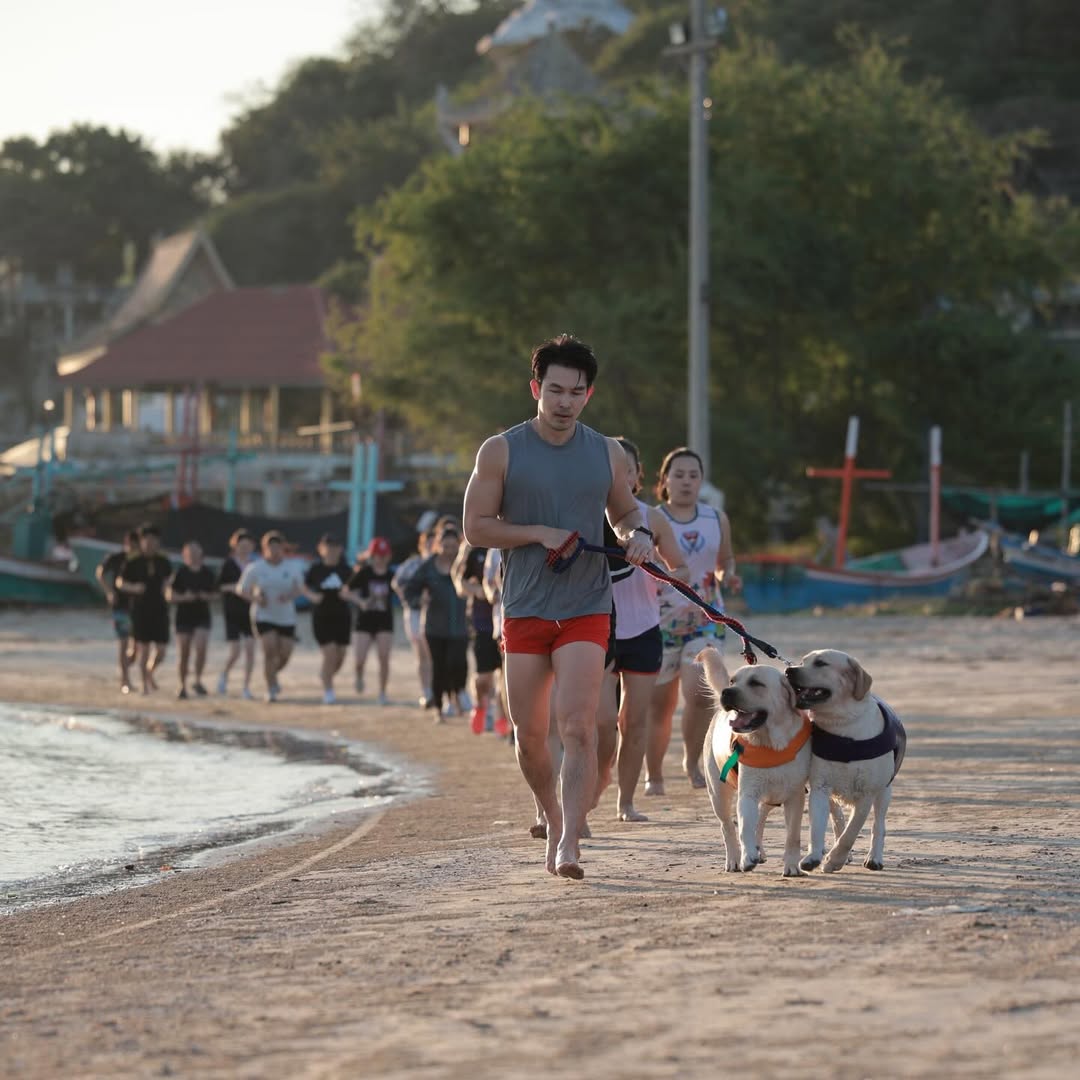 อั้ม - อธิชาติ ชุมนานนท์