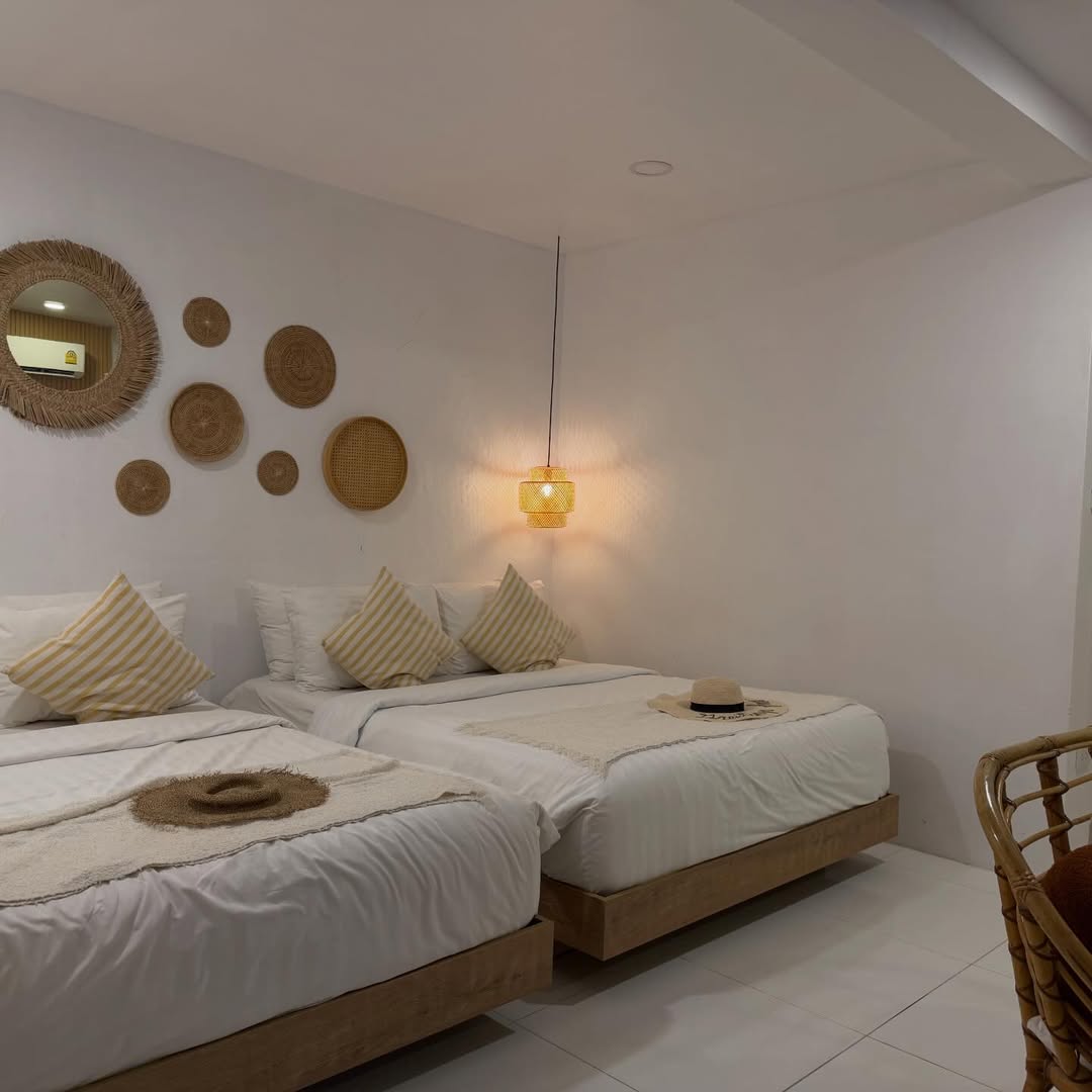 อั้ม - อธิชาติ ชุมนานนท์