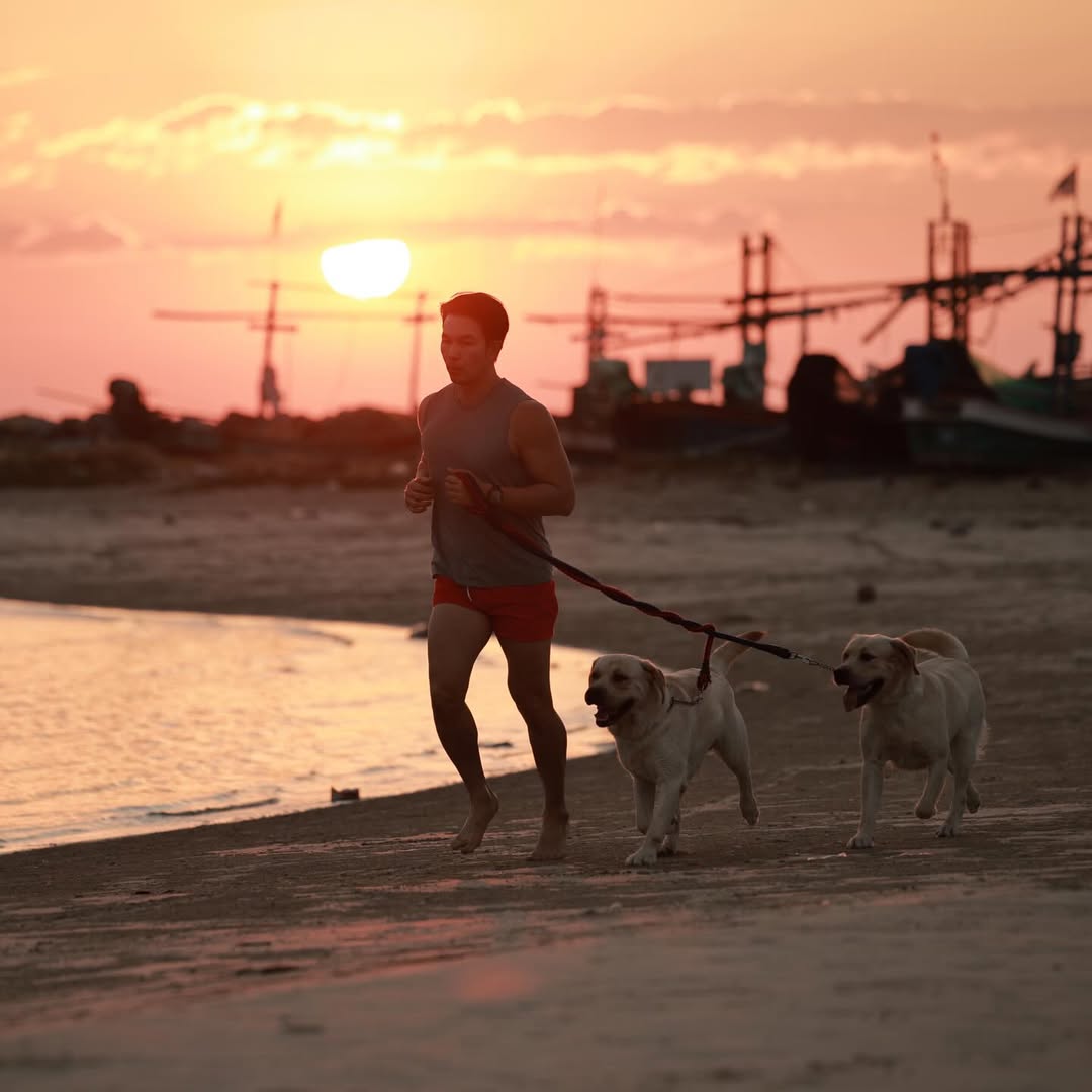 อั้ม - อธิชาติ ชุมนานนท์