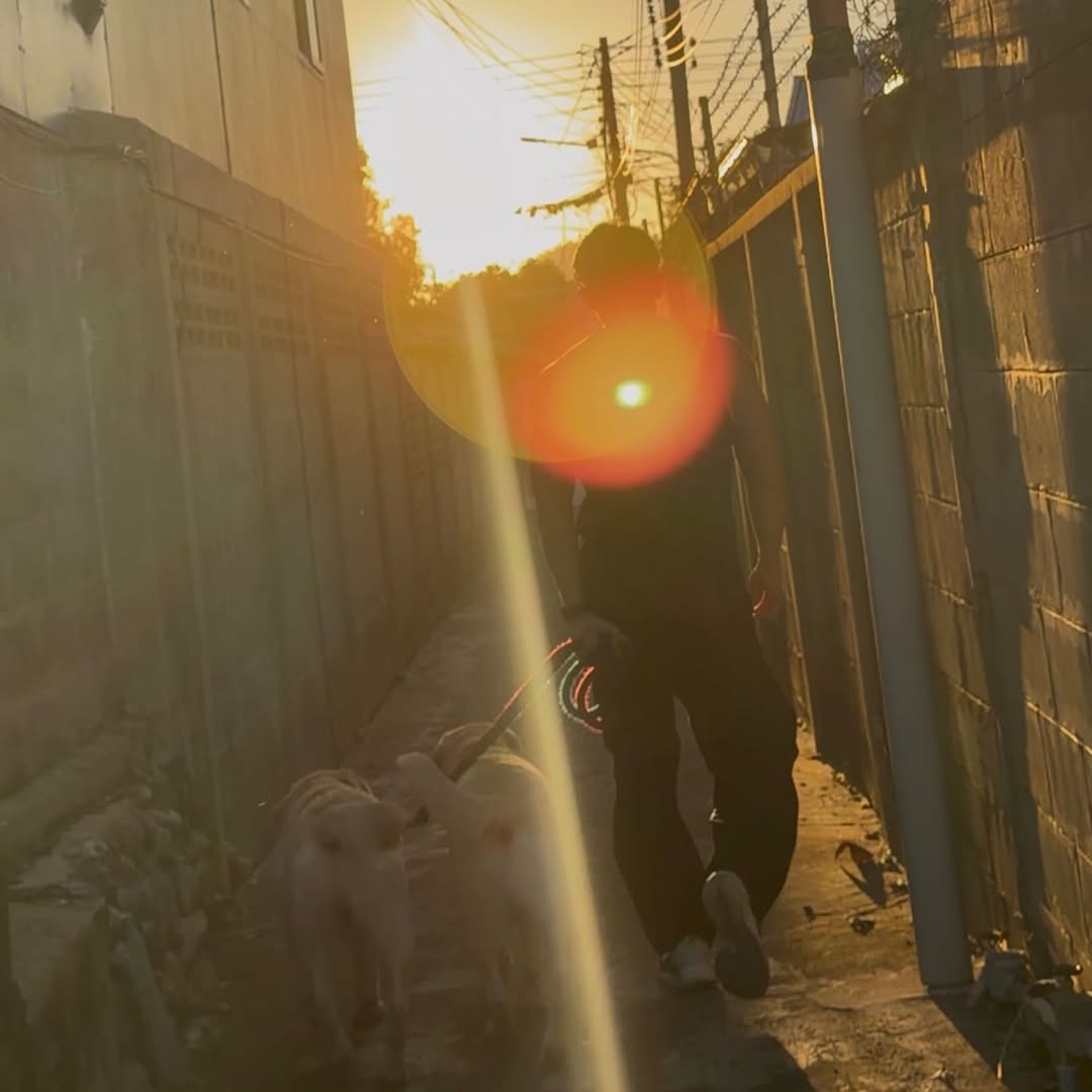 อั้ม - อธิชาติ ชุมนานนท์