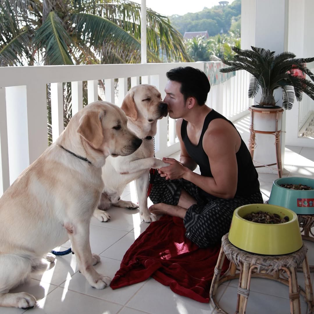 อั้ม - อธิชาติ ชุมนานนท์