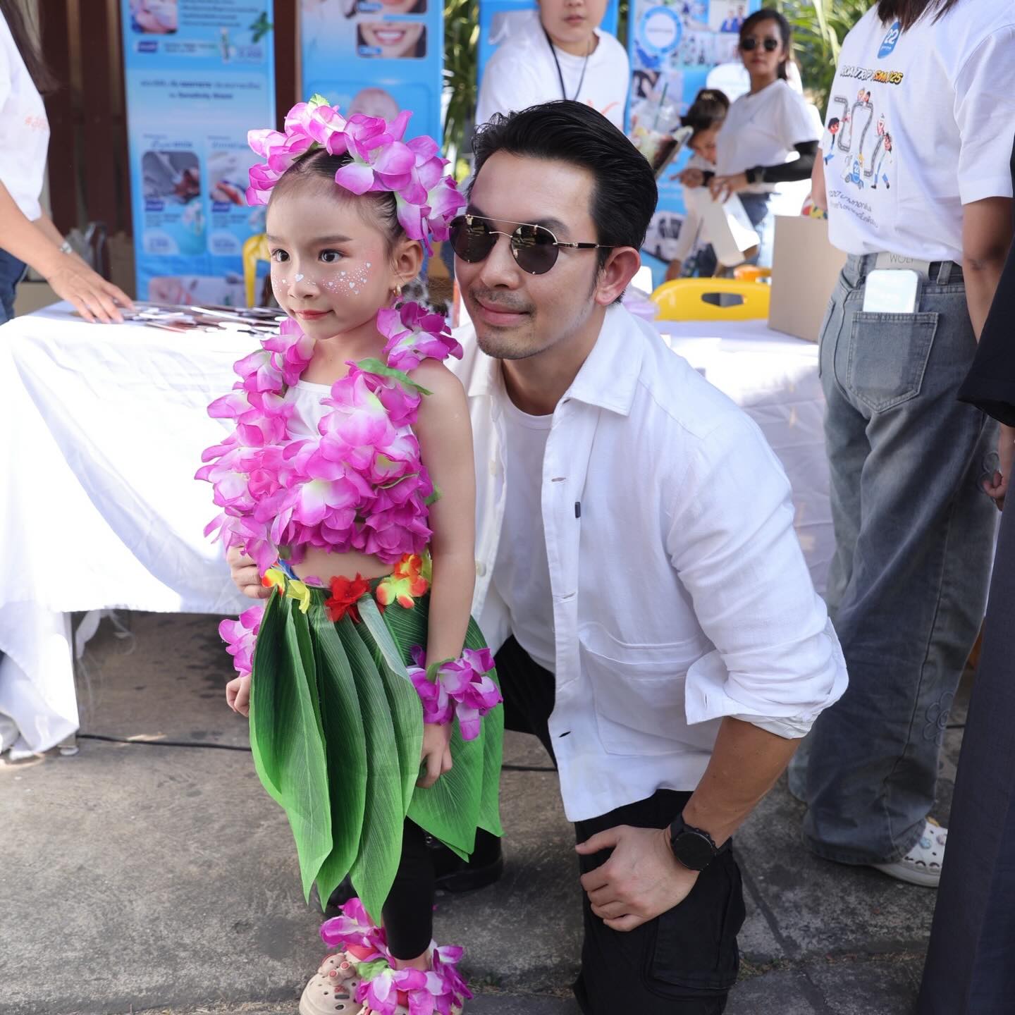 อั้ม - อธิชาติ ชุมนานนท์