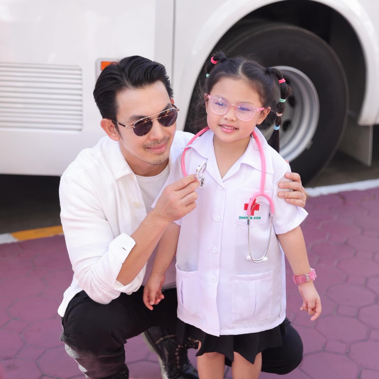 อั้ม - อธิชาติ ชุมนานนท์