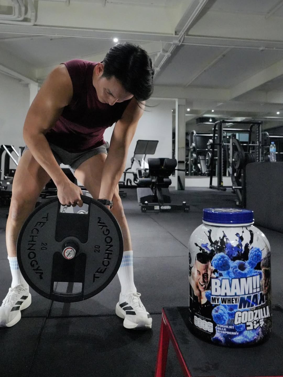 อั้ม - อธิชาติ ชุมนานนท์