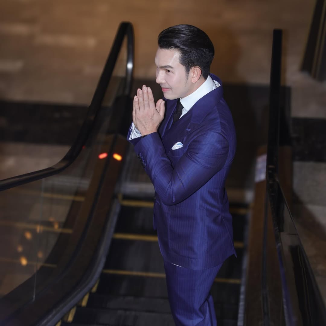 อั้ม - อธิชาติ ชุมนานนท์