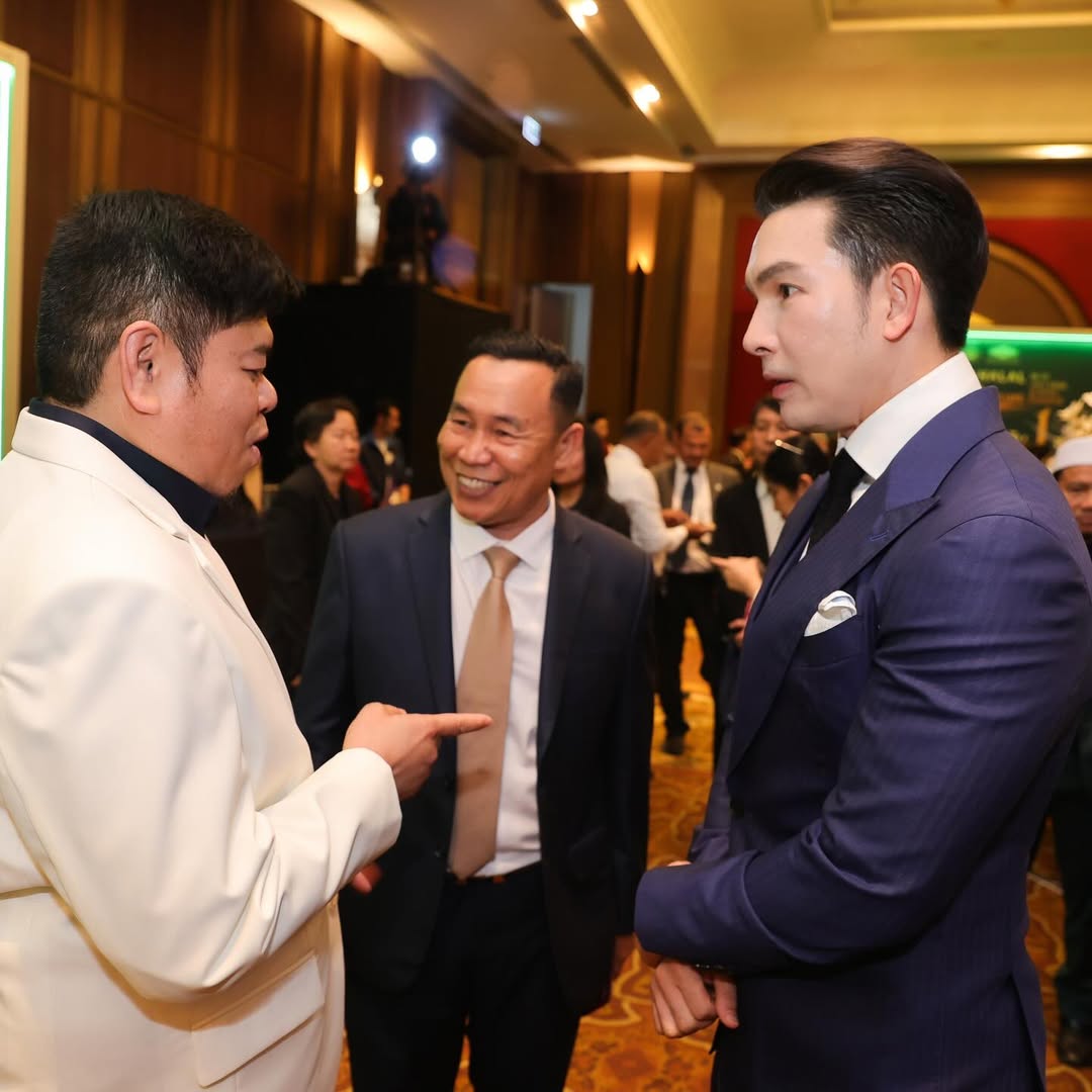 อั้ม - อธิชาติ ชุมนานนท์